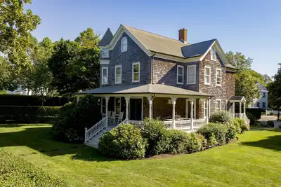 Image de Glorious Hamptons Sag Harbor Escape With Pool, 5-minute Walk To Beach And Town