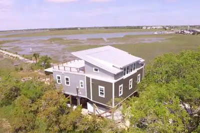 Image de The Folly River Flat at Folly Beach - Luxury Apartment With Deep Water Dock!