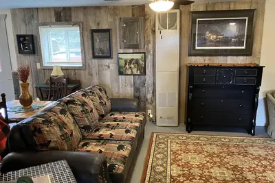 Image de Private and secluded. Harrison is the \"Gateway to the North\"