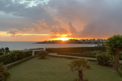 Image de Pontaillac sur la plage avec vue mer imprenable, 6-8 couchages