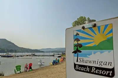 Image de Shawnigan Lake Beach Resort 2 Bedroom Beachfront Condo!