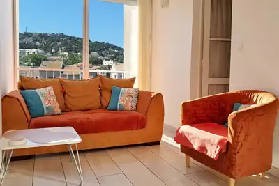 3* holiday flat with clear view of Mont Saint Clair, Wifi, air conditioning