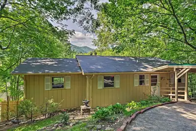 Image de Mountain-View Maggie Valley House w/ Spacious Deck