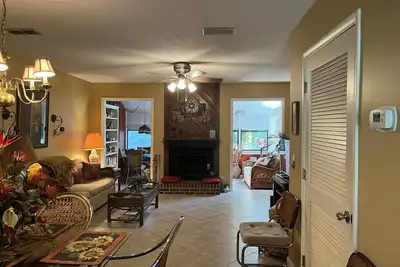 Image de Spacious quiet 3br townhome Five minutes to beach