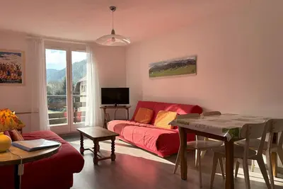 Image de Appartement cosy, balcon sud, 2 chambres, parking gratuit Ă 10 min du centre et proche ski!