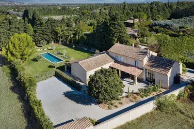 Image de 5 bedroom villa with pool to rent near Cavaillon in Provence France