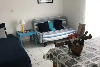 Image de Studio indépendant sur espace vert