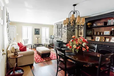 Image de Quiet Townhome One Block From Forsyth Park by Lucky Savannah