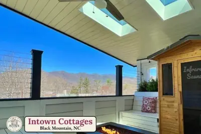 Image de Spacious Group Getaway w/Ht-Sauna Deck & Dt Access
