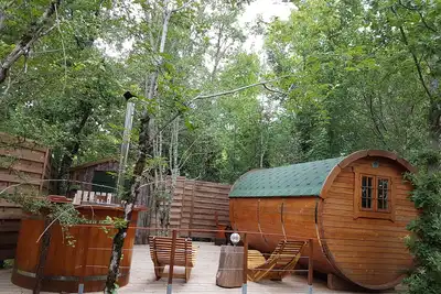 Image de Hebergement insolite : Fût avec salle d'eau, terrasse et bain Nordique privé