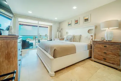 Image de Eagle Beach - Captivating  Direct Ocean View Condo