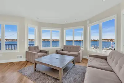 Image de Sweeping Water Views, Private heated pool 2br, 2. 5ba bathrooms renovated for '23