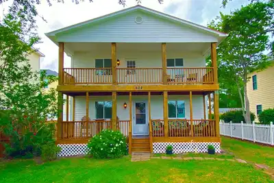 Image de Sleeps 10 in the heart of Carolina Beach! Walk to Beach!