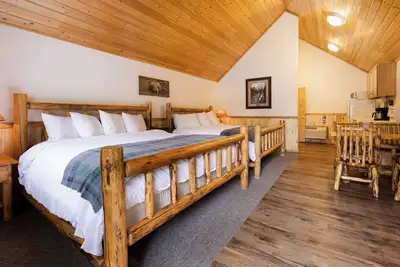 Image de Studio 2 King Bed, Full Bath, Full Kitchen 10 Minutes from West Glacier Park!