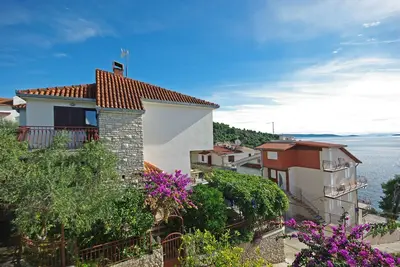 Appartement de deux chambres prés de la plage Okrug Donji, Ciovo (A-18300-a)