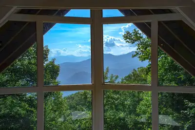Image de Beautiful setting atop the Smokey Mountains, 3 clubhouses/Pools