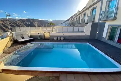 Image de Appartement \"Happy Dreamer\" avec grande piscine, vue sur les montagnes et Wi-Fi