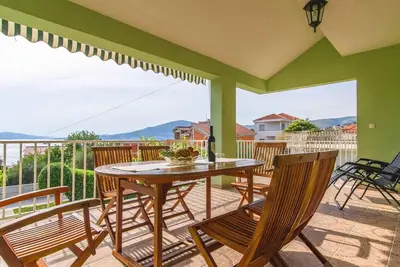 Image de Appartement de vacances Okrug Gornji pour 1 - 5 personnes avec 2 chambres à coucher - Appartement de