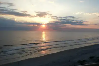 Image de 3br / 3ba Luxury Oceanfront Condo Walking Distance Ă Flagler