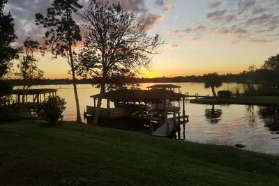 Image de The lakefront Brantley House