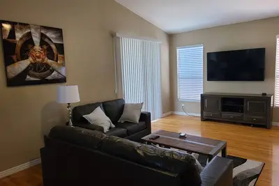 Image de Beautiful House Near Downtown Gilbert! House is fully upgraded.