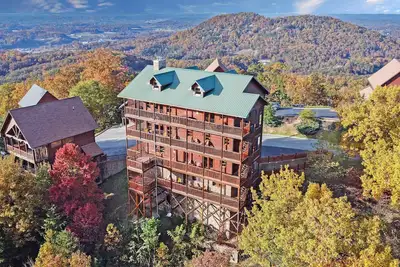 Image de Panoramic View - Suite 1: Ping Pong Table - Luxury Cabin Suite w/ Hot Tub