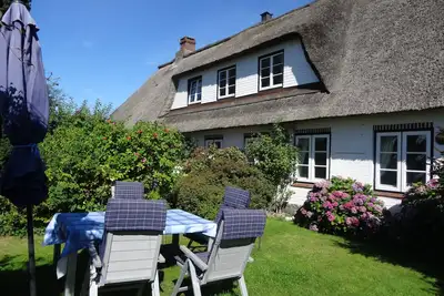 Image de Relaxation by the sea in a historic thatched cottage; Wlan, garden, 2 showers, sauna