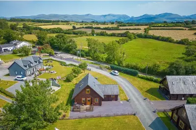 Image de Eirianfa - a scandinavian lodge that sleeps 6 guests in 3 bedrooms