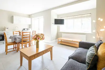 The Dower Cottage - sleeps 4 guests  in 2 bedrooms