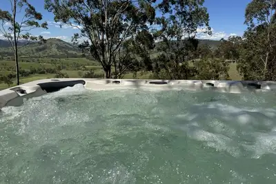 Image de Home with stunning views in Hunter Valley. 10pp hot tub spa & Tesla charger