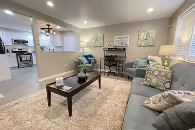Image de Beautiful & Cozy 2bd/1b Near O’Hare & Metra (Md-W)