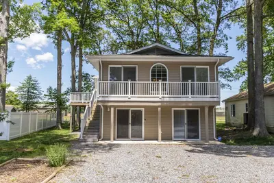 Image de 22877 Linden - Newly renovated home in the Amenity filled Angola by the Bay!