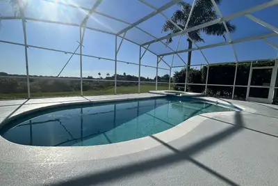 Image de Sunshine View 5 bed 5. 5 bath overlooking lush tropical conservation & wetlands.