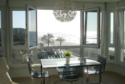 Image de ! Top Location! Modern Apartment On The Beach With Beautiful Sea Views!