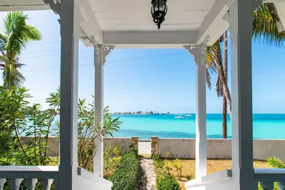 Image de Restored Historic Waterfront Captains Home, Sunset Views, Walk to Beach