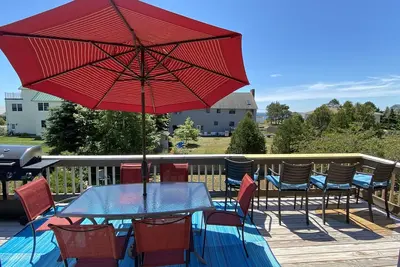 Image de Spacious Ocean View Getaway, 3 min walk to beach with large fenced in yard