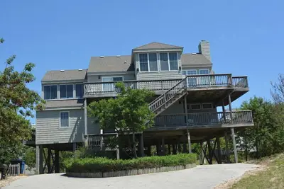 Image de Walk to the beach, shops and resturants!
