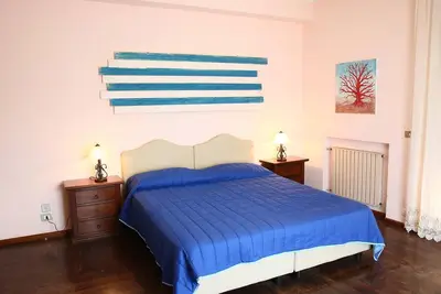 Image de Apartment in the center: 5 bedrooms; 10 beds; 3 bathrooms