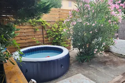 Image de Logement avec spa et jardin au coeur de Saint Rémy de provence