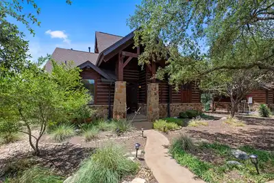 Image de Pickleball & Resort Style Pool - Lake Travis Hill Country Luxury Cabin @ Hollows