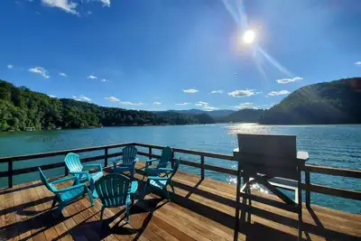 Image de Lakefront on Norris. Spectacular Views! Tram to 1000+ sqft dock! 5 Wooded Acres.