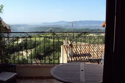 Image de Duplex de charme avec terrasse et vue panoramique au coeur du village
