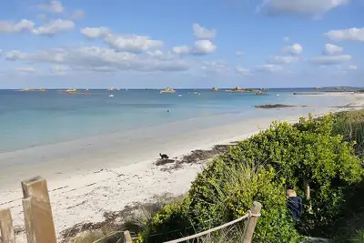Image de Vue mer, accès direct plage de sable fin, piscine intérieure chauffée