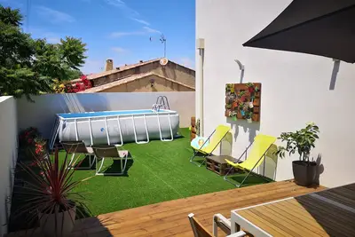 Image de Appartement avec piscine, jardin et climatisation