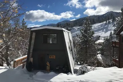 Image de Moon View Cabin - Walk to Slopes, Hot Tub, Slope Views, Deck, Barbecue