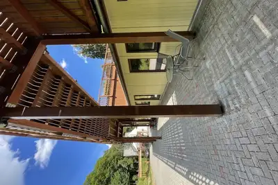 Image de Agréable appartement avec Wifi, bain à remous, Tv, patio, animaux admis et parking