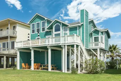 Image de Beach Candy - Beachfront Family-Friendly Home!