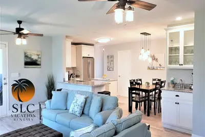 Image de Beach escape with screened in patio!