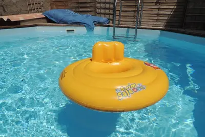 Image de Meublé T3, climatisé, piscine et jacuzzi privatifs 24h\/24, terrasse, jardin.