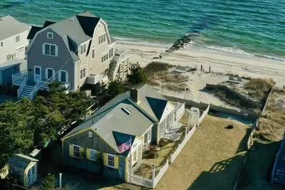 Image de Gorgeous Oceanfront home sleeping 5